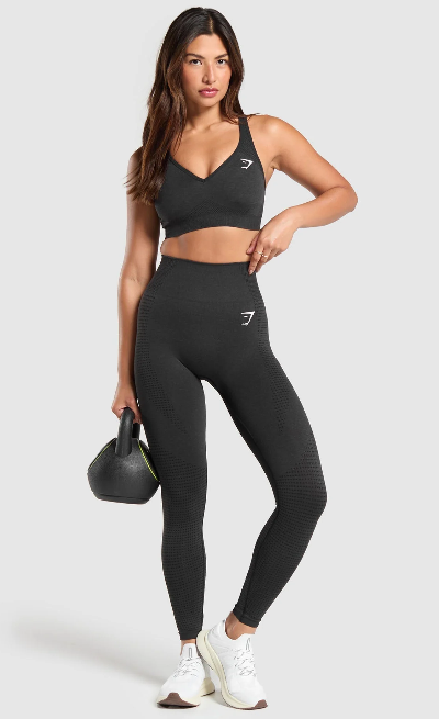 Hainele sportive Gymshark sunt alegerea potrivită pentru antrenamente confortabile și pline de energie